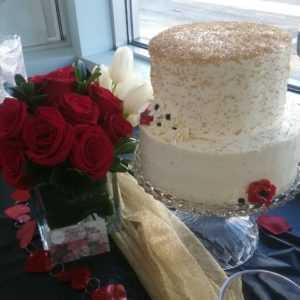Glitter and Gold Wedding Cake
