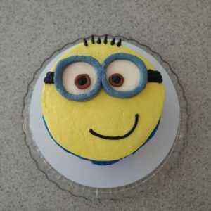 Minion Cake