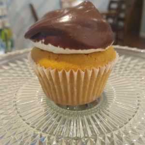 Fluffernutter Cupcakes