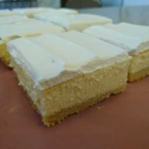 Keto Cheesecake Bars