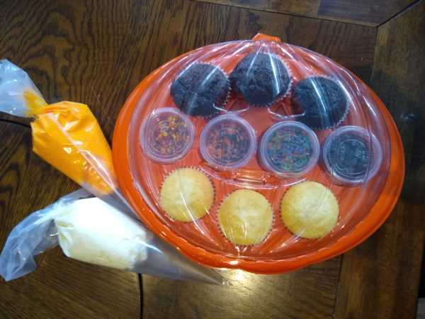 Halloween Cupcake Decorating Kit - Image 2