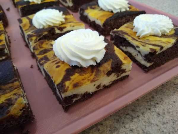 Keto Cheesecake Swirl Brownies