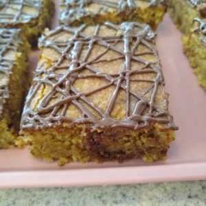Keto Caramel Chocolate Chip Blondies