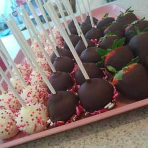 Valentine's Day Cake Pops & Chocolate Covered Strawberries